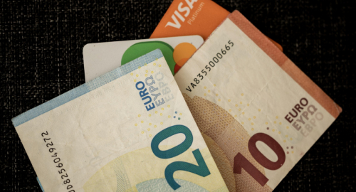 Soldi Fermi e Stipendi Bassi: Guida Pratica per Salvare i Risparmi e Valorizzare il Lavoro